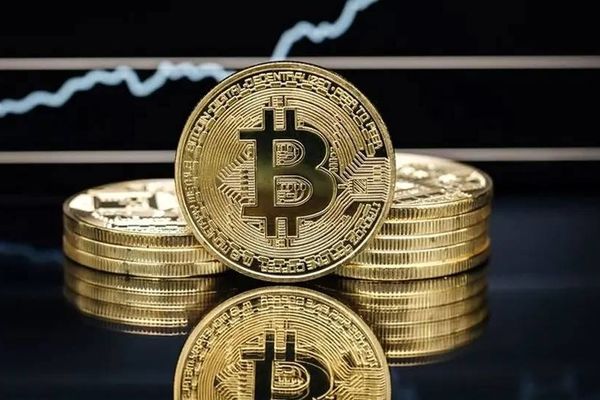 قیمت بیت‌کوین و اتریوم امروز یکشنبه ۲۳ فروردین 1404/ کاهش قیمت بیت‌کوین