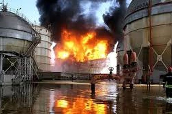 آتش تأسیسات منطقه ویژه اقتصادی پتروشیمی مهار شد