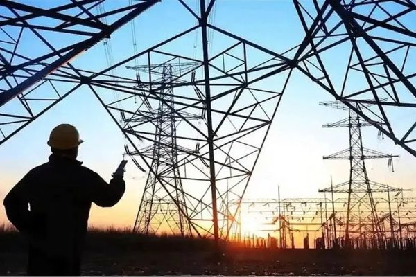 برق شهرضا در حال وصل شدن است + جزییات قطع برق چندساعته