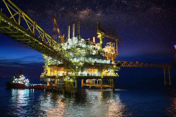 نقش تراستی‌ها در فروش نفت ایران؛ متولی کیست وزارت نفت یا بانک مرکزی؟