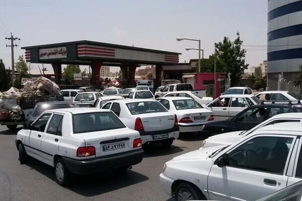 ۳ سناریو پیشنهادی برای مدیریت بحران بنزین/ افزایش قیمت بنزین به‌تنهایی کارساز است؟