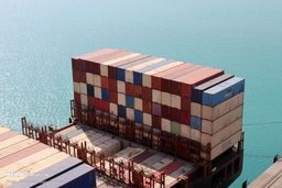 تخلیه و بارگیری کشتی‌ها در بنادر کشور طبق روال عادی در حال انجام است