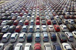 تغییر قیمت خودرو شدت گرفت/ این مدل یک روزه ۸۴۰ میلیون تومان تکان خورد/ جدول
