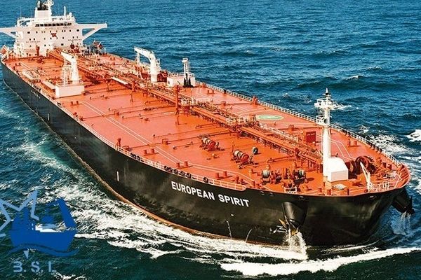 هدف قرار گرفتن نفتکش متخلف در تنگه هرمز