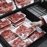 قیمت تمام شده گوشت قرمز و مرغ اعلام شد/ قاسمی: گوشت را ۷۰۰ هزار تومان گران‌تر می‌فروشند؛ هر کیلو مرغ هم از مرغداری تا بازار ۱۰۰ هزار تومان فاصله دارد