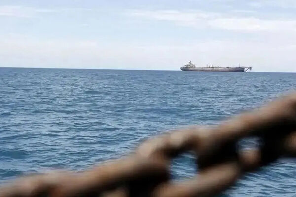 مسیر جنوبی تنگه هرمز بسته شد