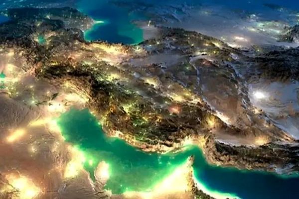 الجزیره: فقط ۲۰ کشتی از ۸۰۰ تانکر گیرافتاده عبور کردند