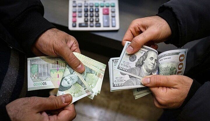 قیمت جدید دلار و انواع ارزها در ۱۲ شهریور ۱۴۰۵/ تغییر کانال به کانال قیمت دلار شدت گرفت/ جدول