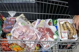 جدیدترین قیمت کالاهای اساسی منتشر شد/ میزان تغییر قیمت گوشت، مرغ، روغن، تخم‌مرغ، برنج و شکر چقدر بود؟ + جدول