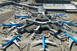 جنگ خاورمیانه قیمت بلیت  هواپیما را سرسام‌آور کرد / مسافران هوایی تا چه زمانی منتظر بلیت ارزان باشند؟