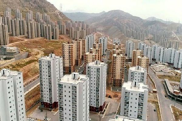 قمار با سرنوشت ۴۰۰ هزار بی‌خانه / اینجا فقط دلالان برنده می‌شوند !