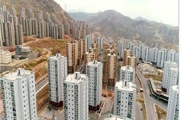 قمار با سرنوشت ۴۰۰ هزار بی‌خانه / اینجا فقط دلالان برنده می‌شوند !