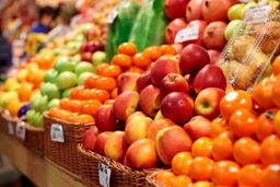 توزیع گسترده میوه شب عید آغاز شد