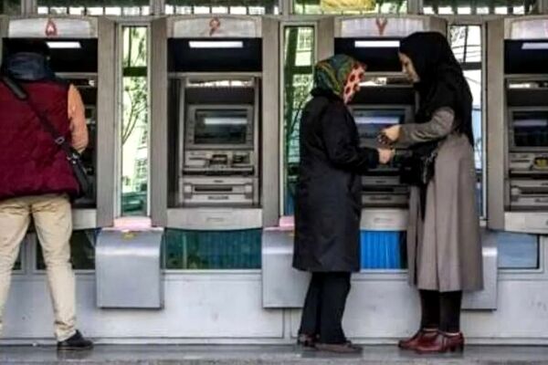 پول «نقد» کمیاب شد/ سرگردانی مردم میان عابربانک‌های خالی/ افزایش هزینه چاپ اسکناس علت اصلی است؟