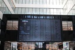 بورس تهران دوباره جان گرفت/ ورود ۳.۲ همت پول حقیقی به بازار سهام